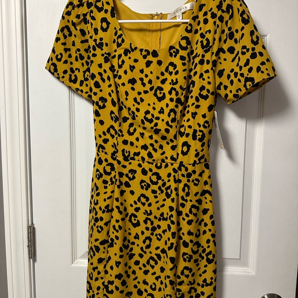 Chic Leopard Print Midi Dress in Mustard